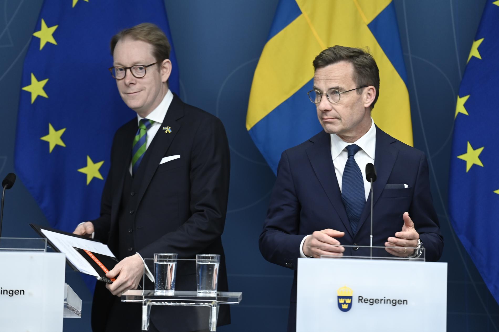 Utrikesminister Tobias Billström (M) och statsminister Ulf Kristersson (M), på dagens pressträff.