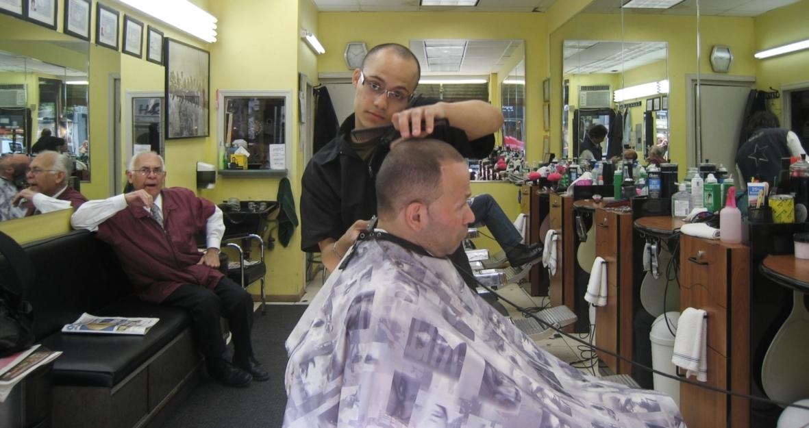 Barberarna i South Bronx ger dig gärna en ny, tuff frisyr.