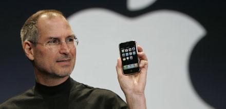 Så här såg det ut när Apples vd Steve Jobs visade upp Iphone för första gången i januari 2007. I kväll är det dags för ny show, när han förväntas lansera nya 3g-versionen av den omtalade mobiltelefonen.