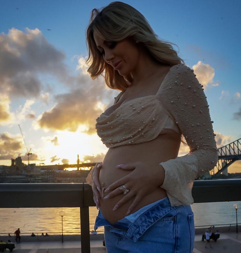 Josie Capllonch är gravid med sitt första barn.
