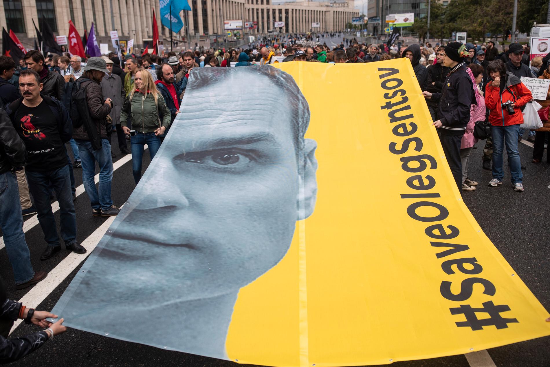 Demonstranter i Moskva krävde sommaren 2018 att den då livstidsdömde Oleg Sentsov skulle släppas. Arkivbild.