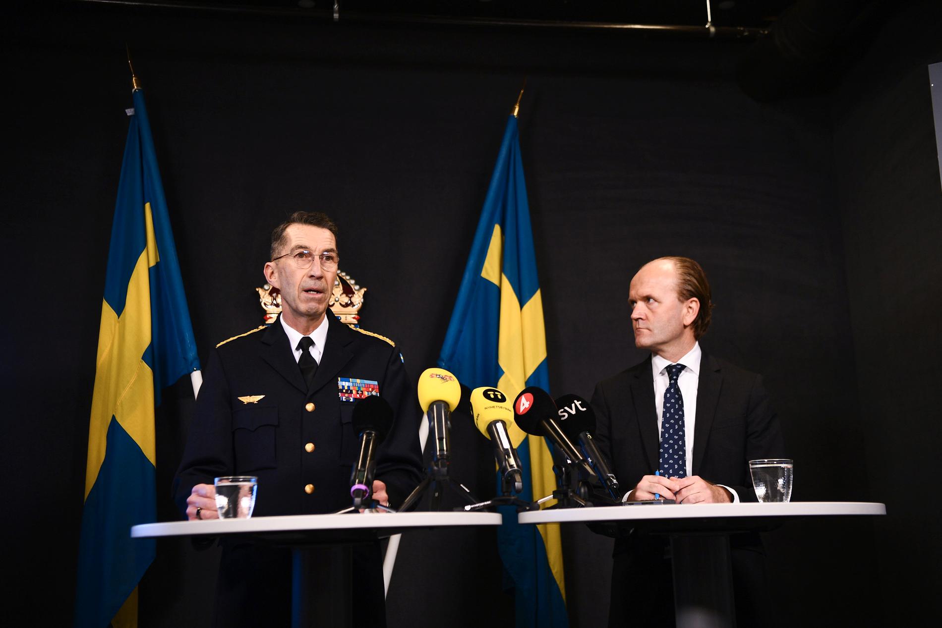 Överbefälhavare Micael Bydén och generaldirektör Mikael Granholm.