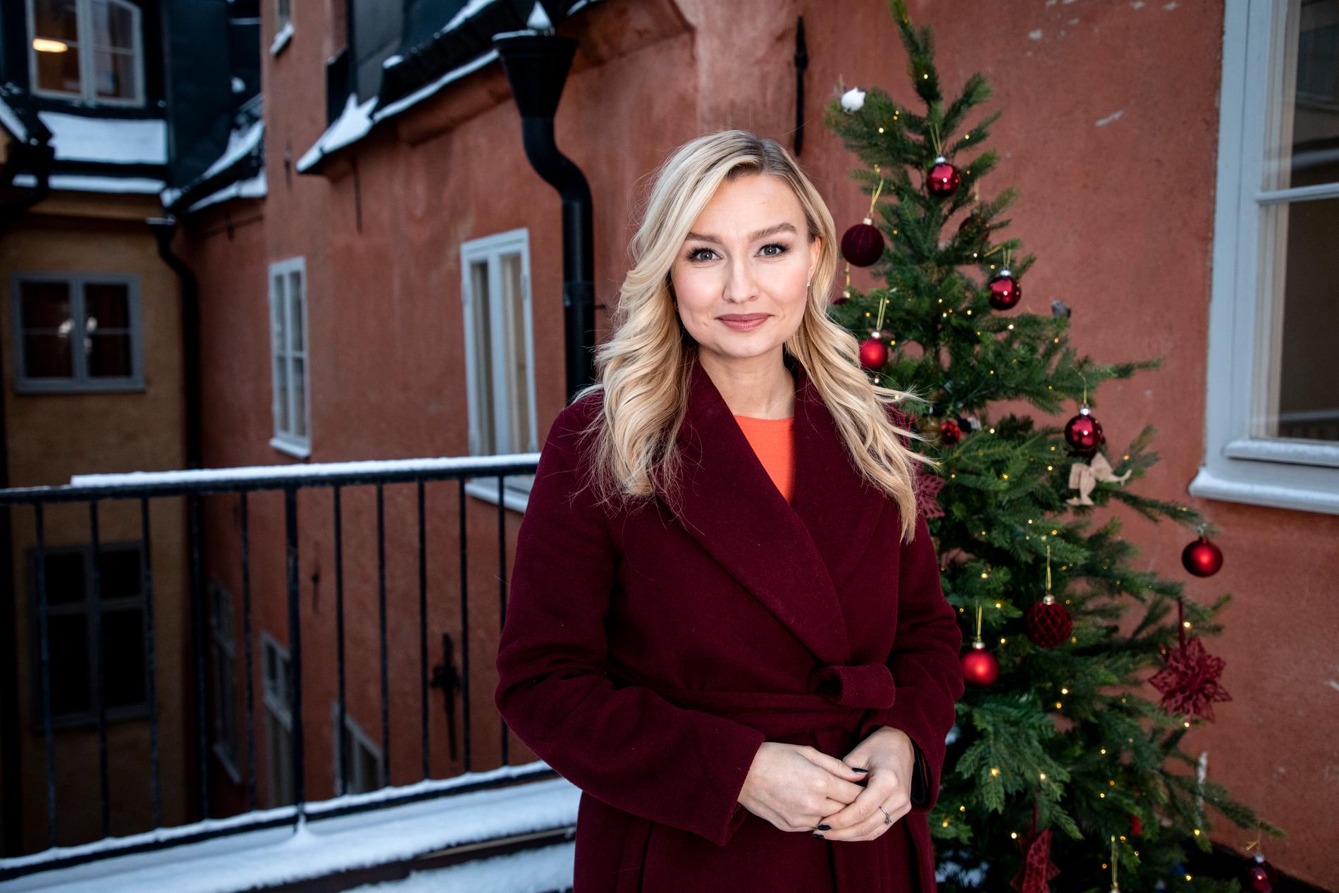 Kristdemokraternas partiledare Ebba Busch håller sitt jultal digitalt från takterassen ovanför Kristdemokraternas riksdagskansli.