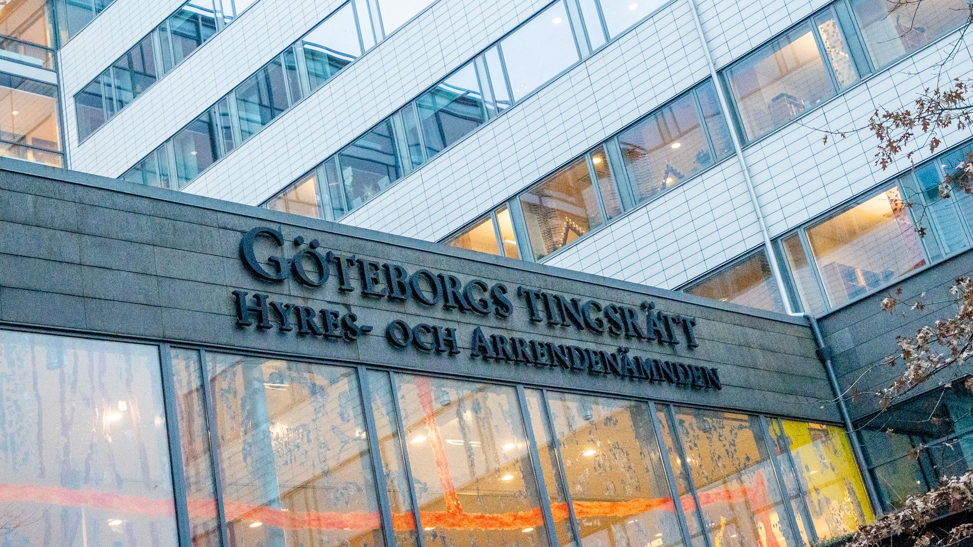 Göteborgs tingsrätt har häktat två män i 20-årsåldern efter en skottlossning i Hjällbo. Arkivbild.
