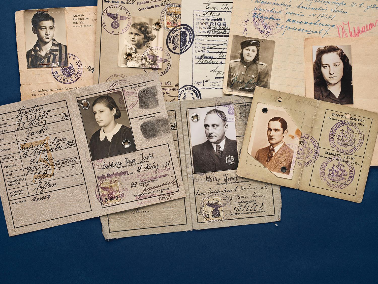 Utställningen ”Sju liv” har just öppnats på Sveriges museum om Förintelsen. Här identifikationshandlingar föreställande utställningens huvudpersoner Walter, Alice, Czesław, Lieselotte, Hanna, Kiwa och Eva.