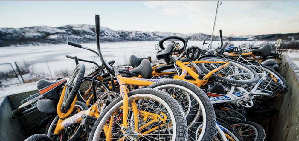 Många flyktingar från Ryssland till Norge kommer på cykel. Nu ska de skrotas.