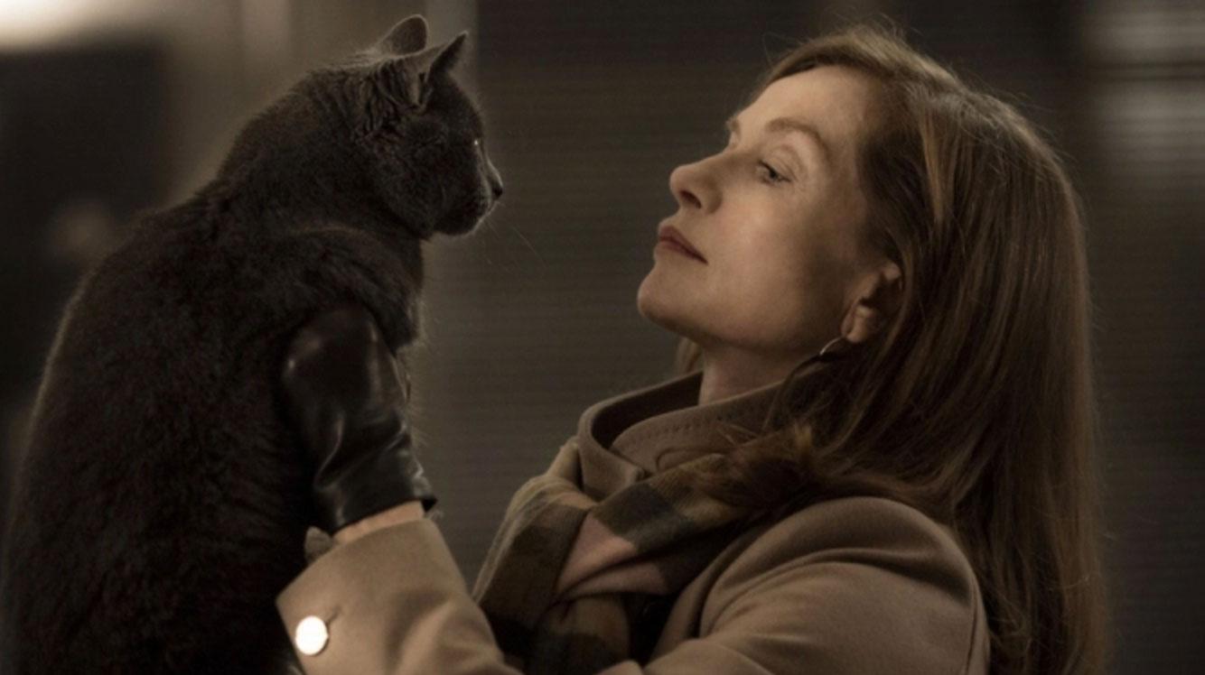 Isabelle Huppert och en katt i kontroversiella ”Elle”.
