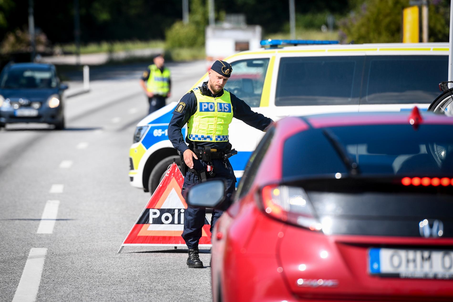 Polisen fortsätter att utföra trafikkontroller i samma utsträckning som tidigare, men arbetssättet har förändrats, berättar Tobias Bråhammar, kommunpolis i Malmö. Arkivbild.
