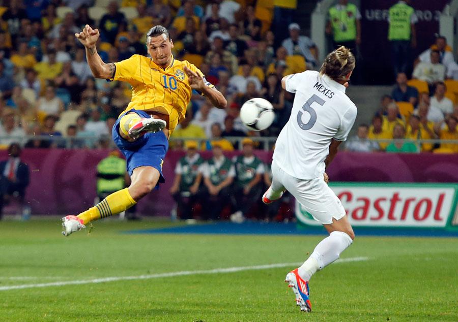 Zlatan gjorde två mål i EM 2012 och togs med i Uefas ”all star”-lag. Trots det åkte Sverige ut redan i gruppspelet – men ”Ibras” fantastiska mål i den avslutande 2–1-segern mot Frankrike gav plåster på såren. Det akrobatiska numret utsågs till EM:s vackraste fullträff.