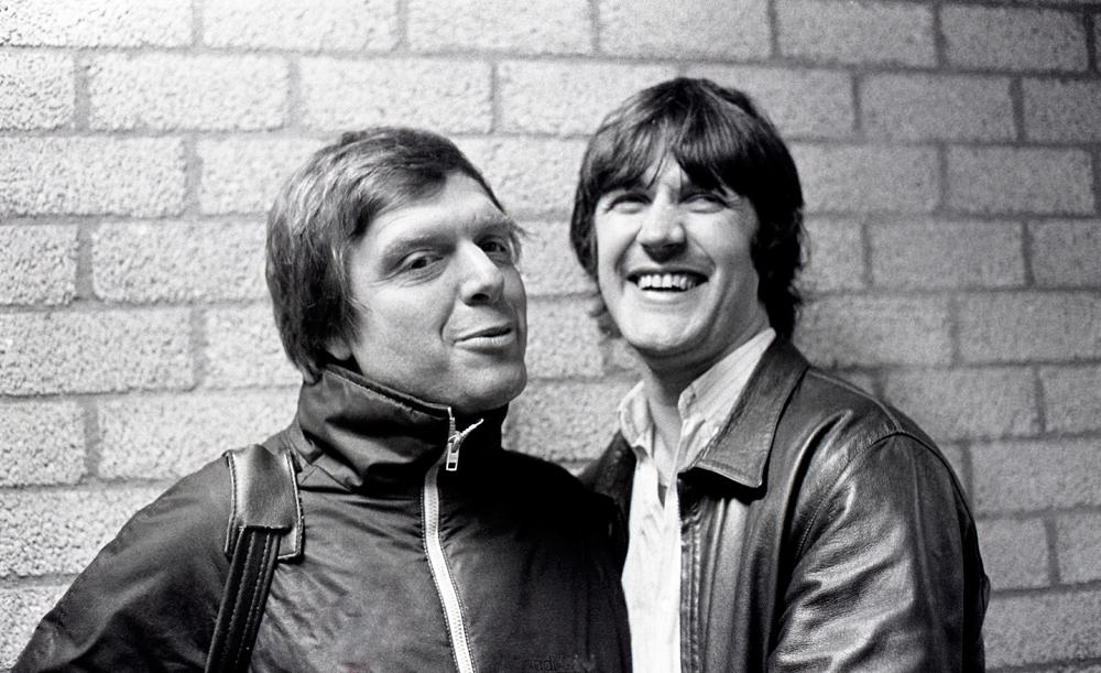 Ralf Edström skrattar gott tillsammans med sportjournalisten Tommy Engstrand 1983.