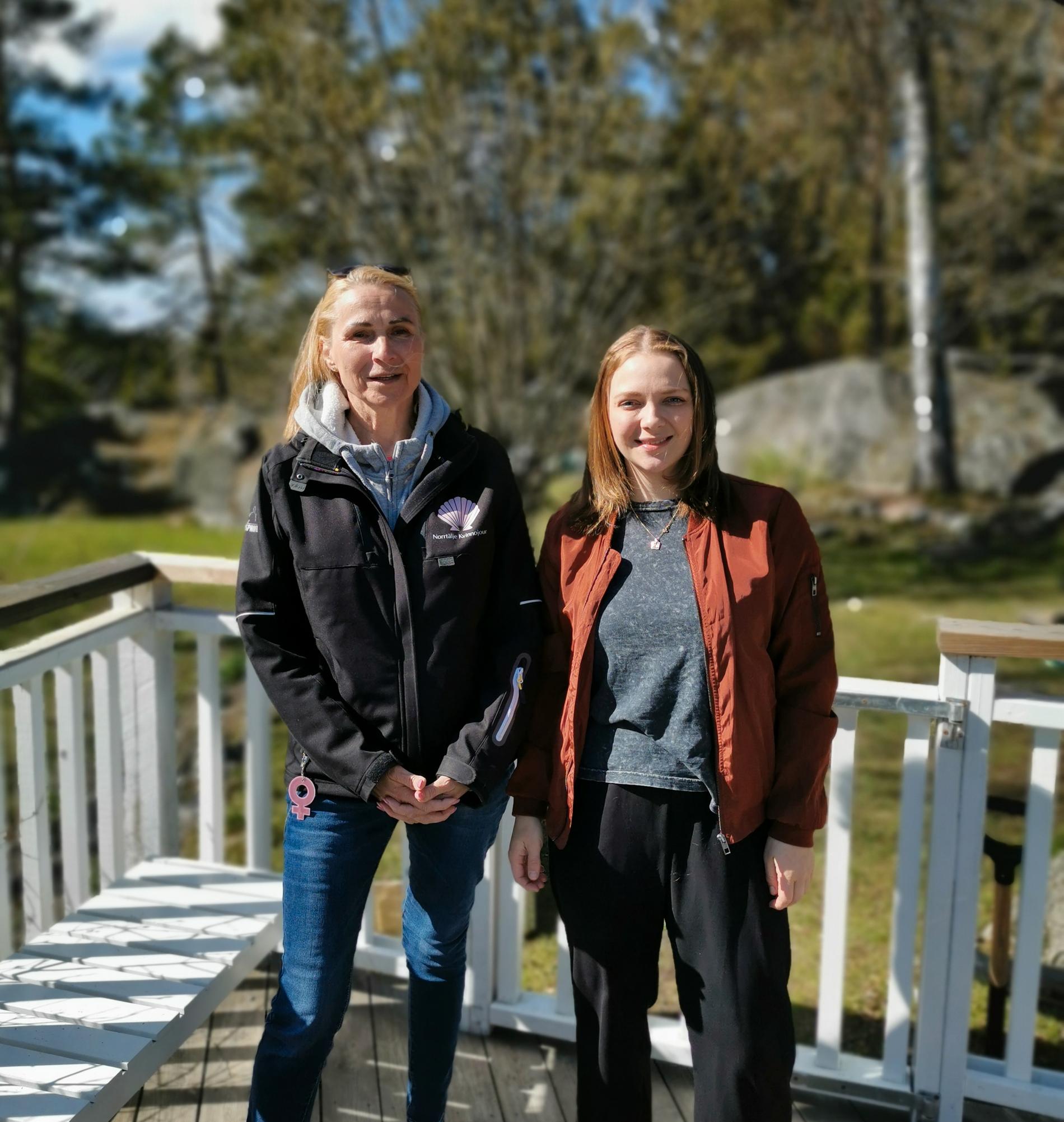 Marita Stahl Hjalmarsson och Amanda Janse Konnéus från kvinnojouren Snäckan. 