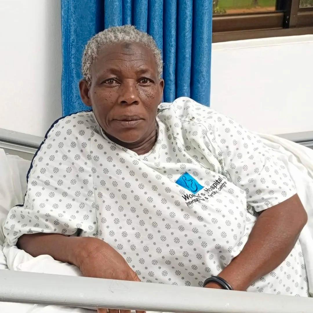  Safina Namukwaya har fött tvillingar, 70 år gammal.