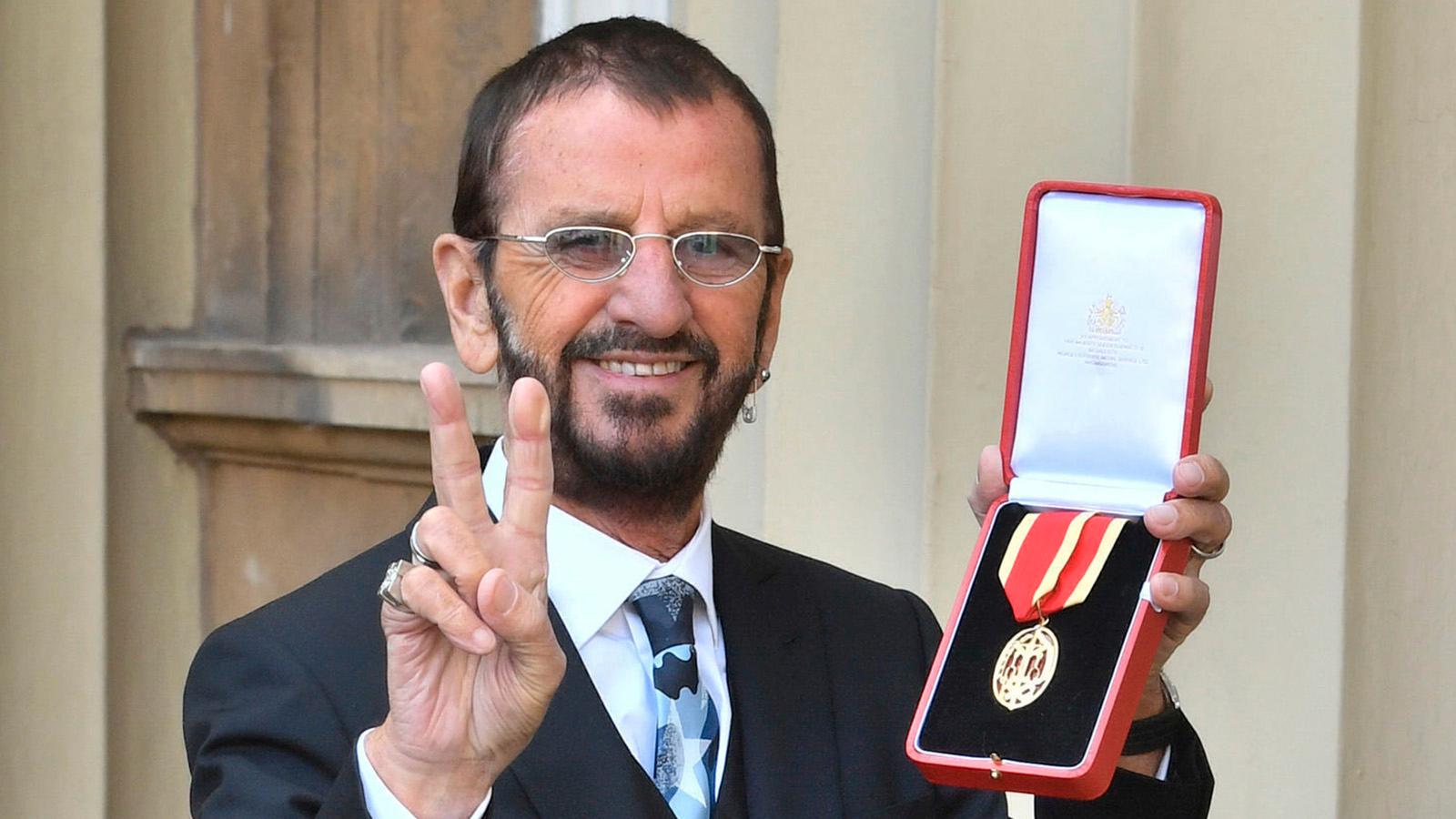 Ringo Starr med sin utmärkelse.