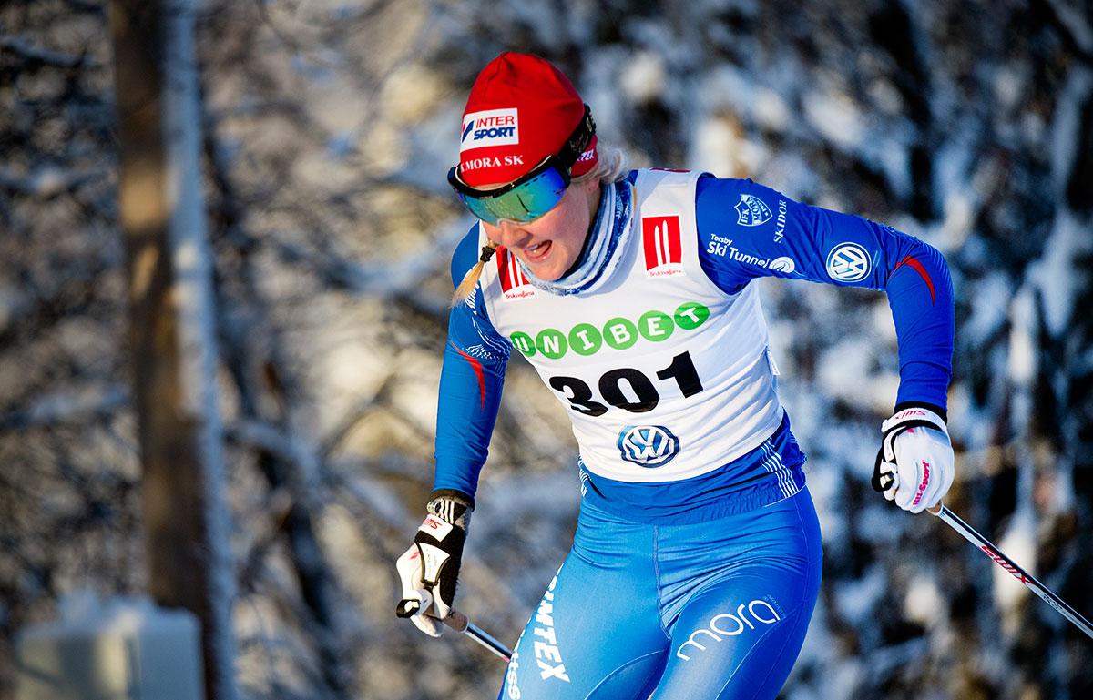 Stina Nilsson räcker ännu inte till på distanslopp mot Kalla, men i sprint regerar hon.