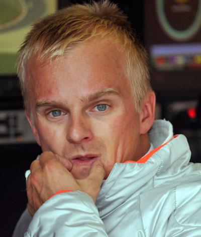 Under stor press Heikki Kovalainen måste prestera i Valencia, annars är risken stor att måste leta ny arbtsgivare till nästa säsong. FOTO: AP