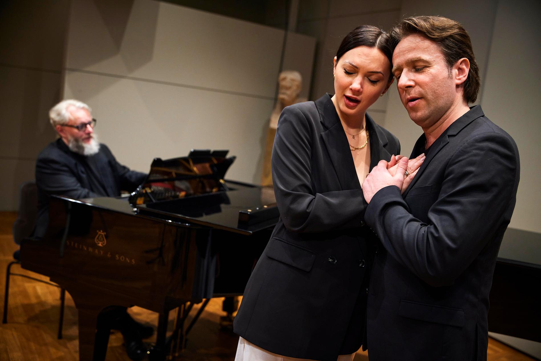 Alina Tkachuk och Vitaliy Kovalchuk sjunger i "Norma" som sätts upp på Opera på Skäret i sommar. Pressbild.