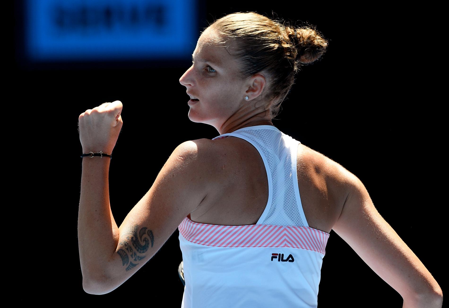 Karolina Pliskova besegrade Serena Williams och är klar för semifinal i Australian Open.