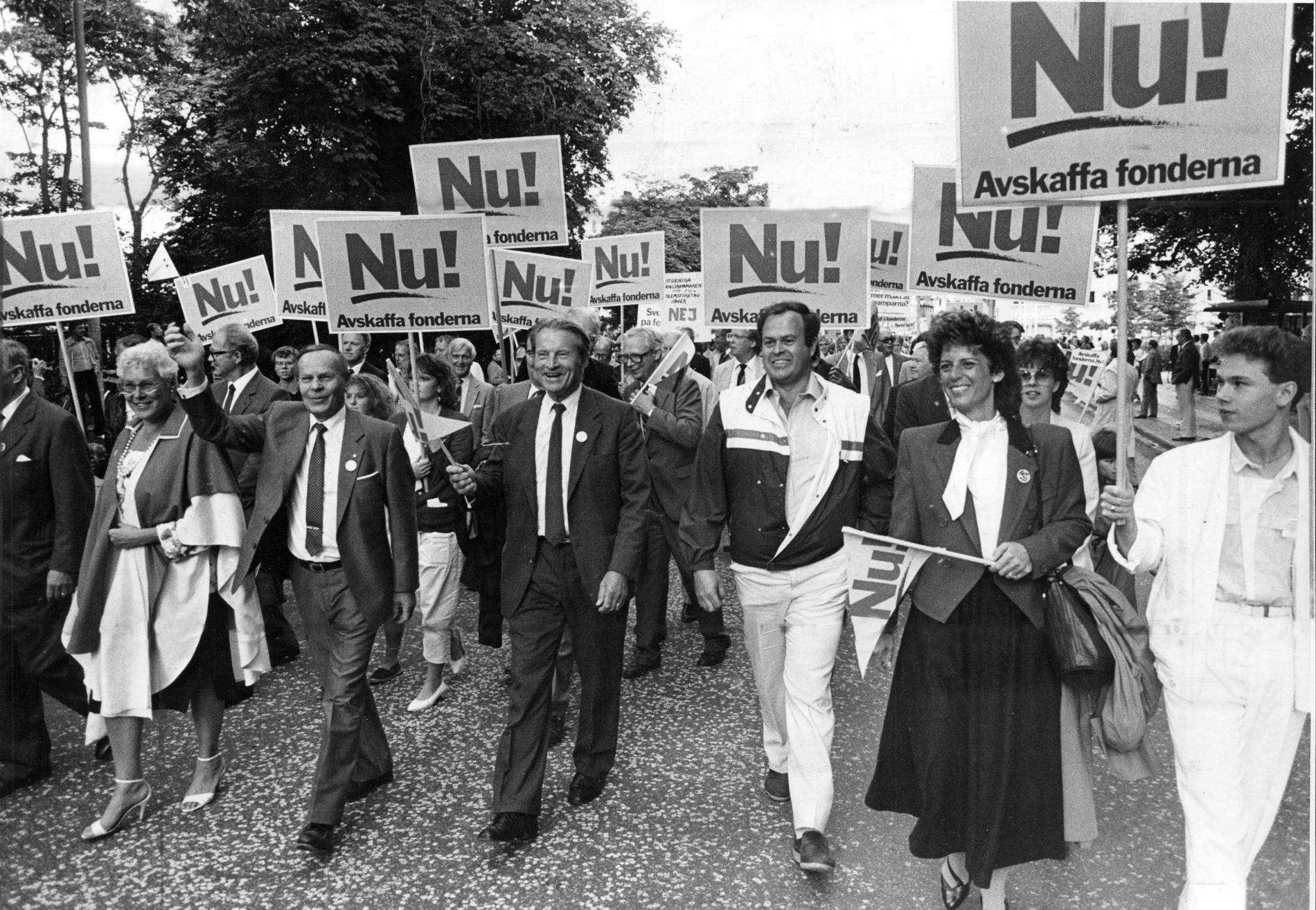 Saf-ordförande Curt Nicolin och direktören Antonia A:xson Johnson i spetsen för näringslivets protest mot löntagarfonderna 1985. Nu väntas en liknande mobilisering när friskolornas vinstnivåer ifrågasätts.