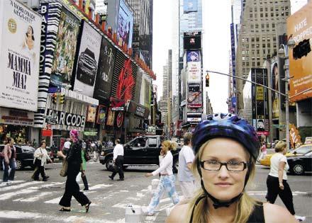 Times Square är cykelturens första stopp – Resas Sara Berggren börjar få upp tempot efter en nervös inledning i den galna trafiken längs Broadway.