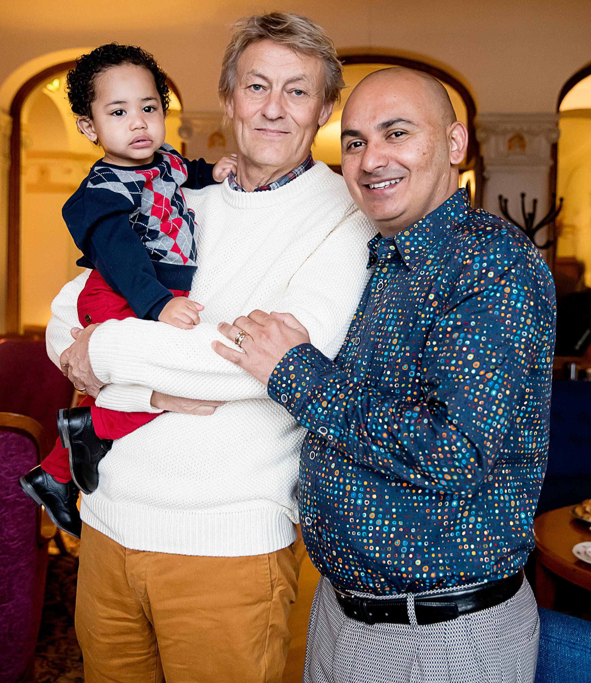 Lars Lerin med make Manoel Marques Junior och deras son Rafael.