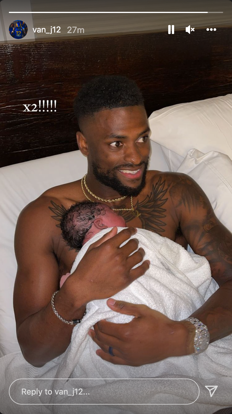 Van Jefferson med sin nyfödda son (Instagram)
