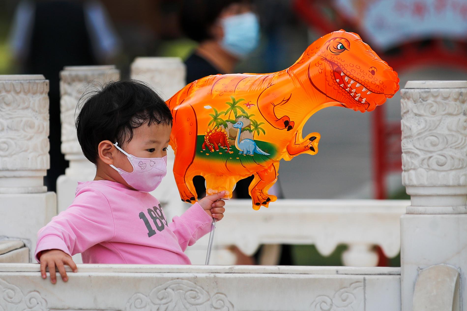 Ett barn i en park i Peking tidigare i maj.