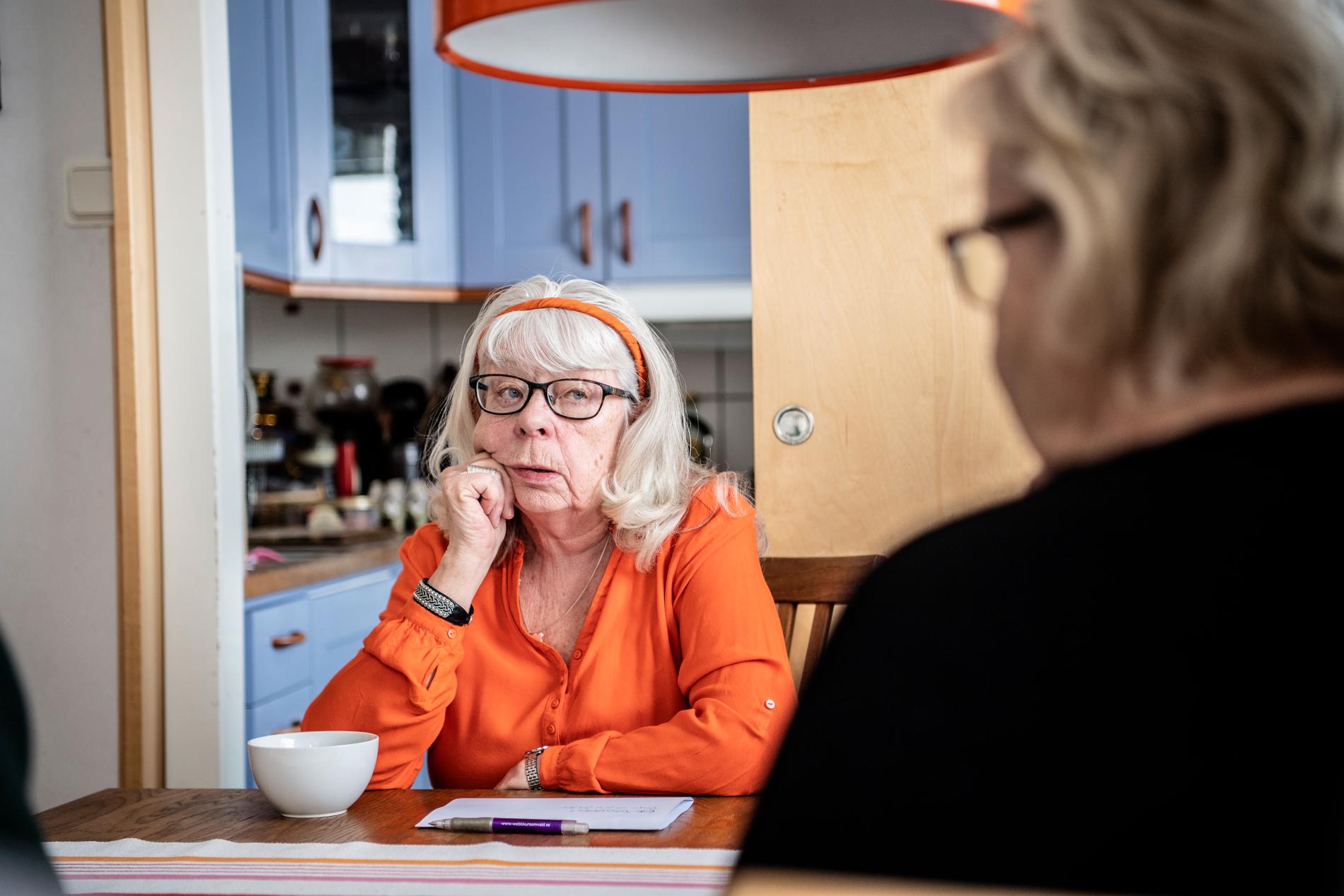 Gun-Britt Mäkitalo och hennes man Bosse kommer att tvingas flytta till Västerås. De har inte råd att bo kvar i Kiruna när huset de bor i rivs.