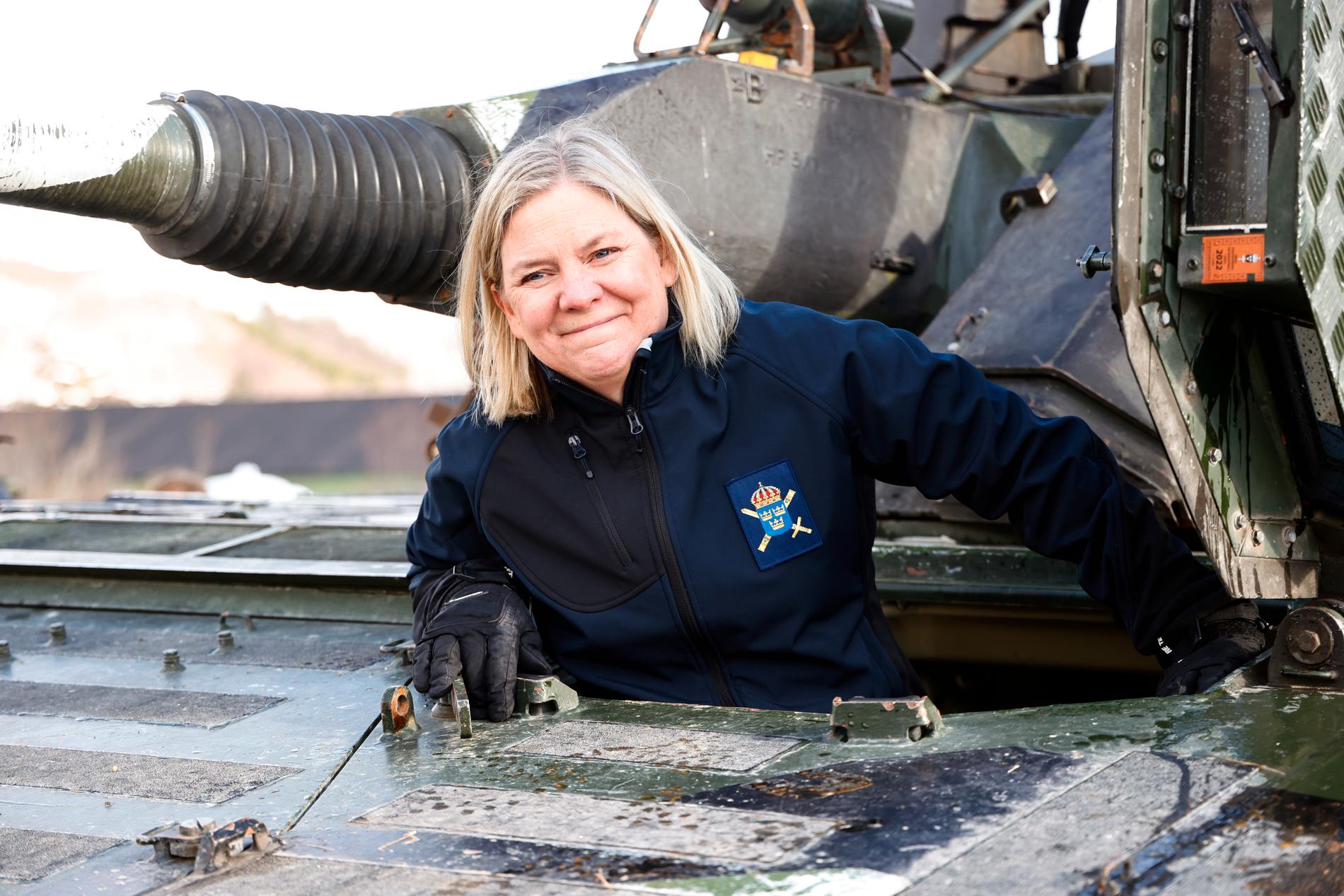 Statsminister Magdalena Andersson på Nato-övning i norra Norge. 