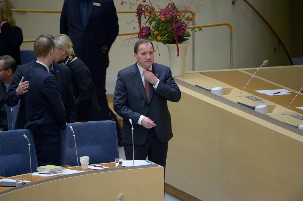 Statsminister Löfven på väg till talarstolen.