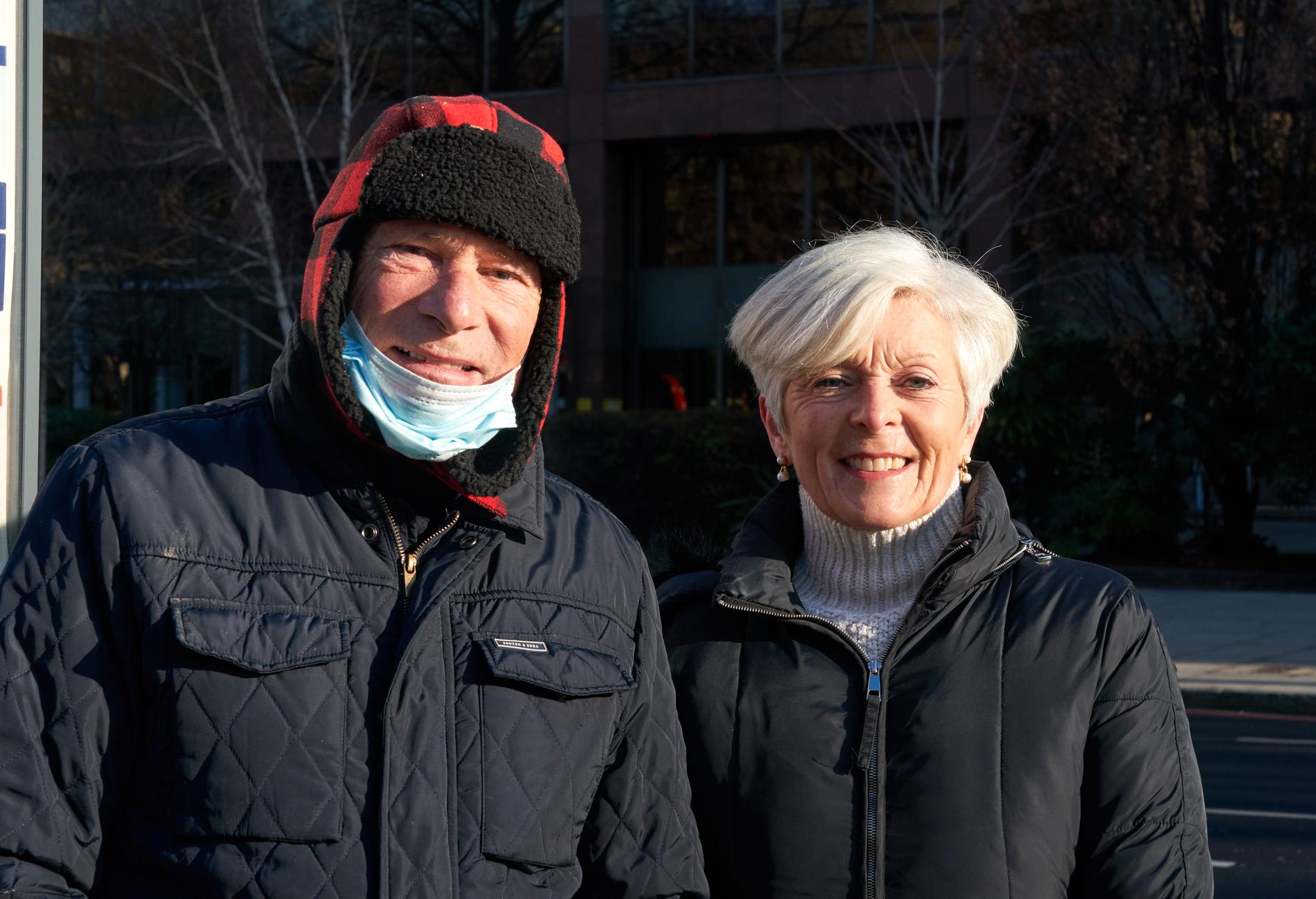 Robert, 74, och Patricia Pryce, 66, söker sig till centrala London för att undvika folk. 