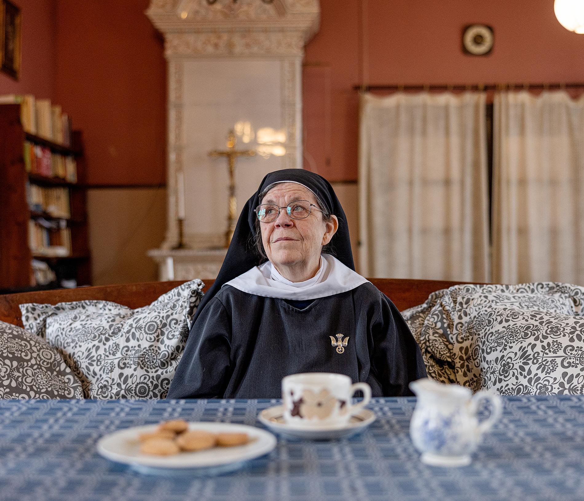 Här vid kaffebordet i Alsike kloster brukade syster Karin och hennes vän prata om allt och ingenting.