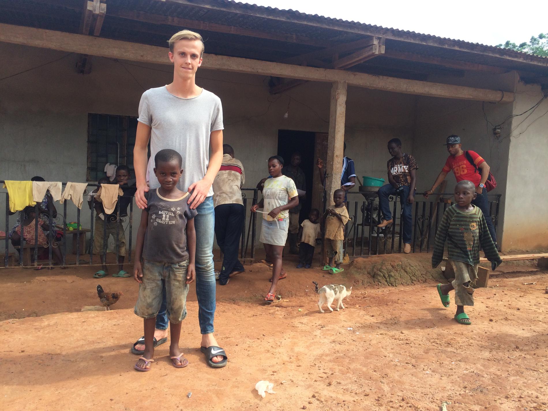 Nu startar de ett volontärprogram, för att svenska ungdomar ska kunna åka till Kamerun och hjälparbeta.