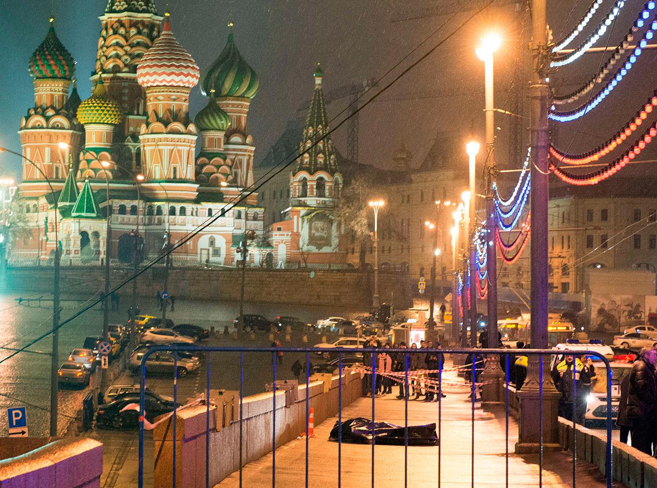 Nemtsovs kropp nära Kreml.