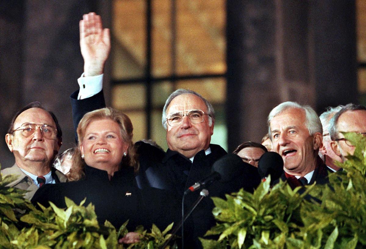 LANDSFADERN  Förbundskansler Helmut Kohl var drivande i processen för ett enat Tyskland.