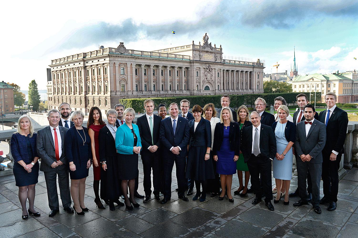 Här är de 24 ministrarna i nya regeringen.