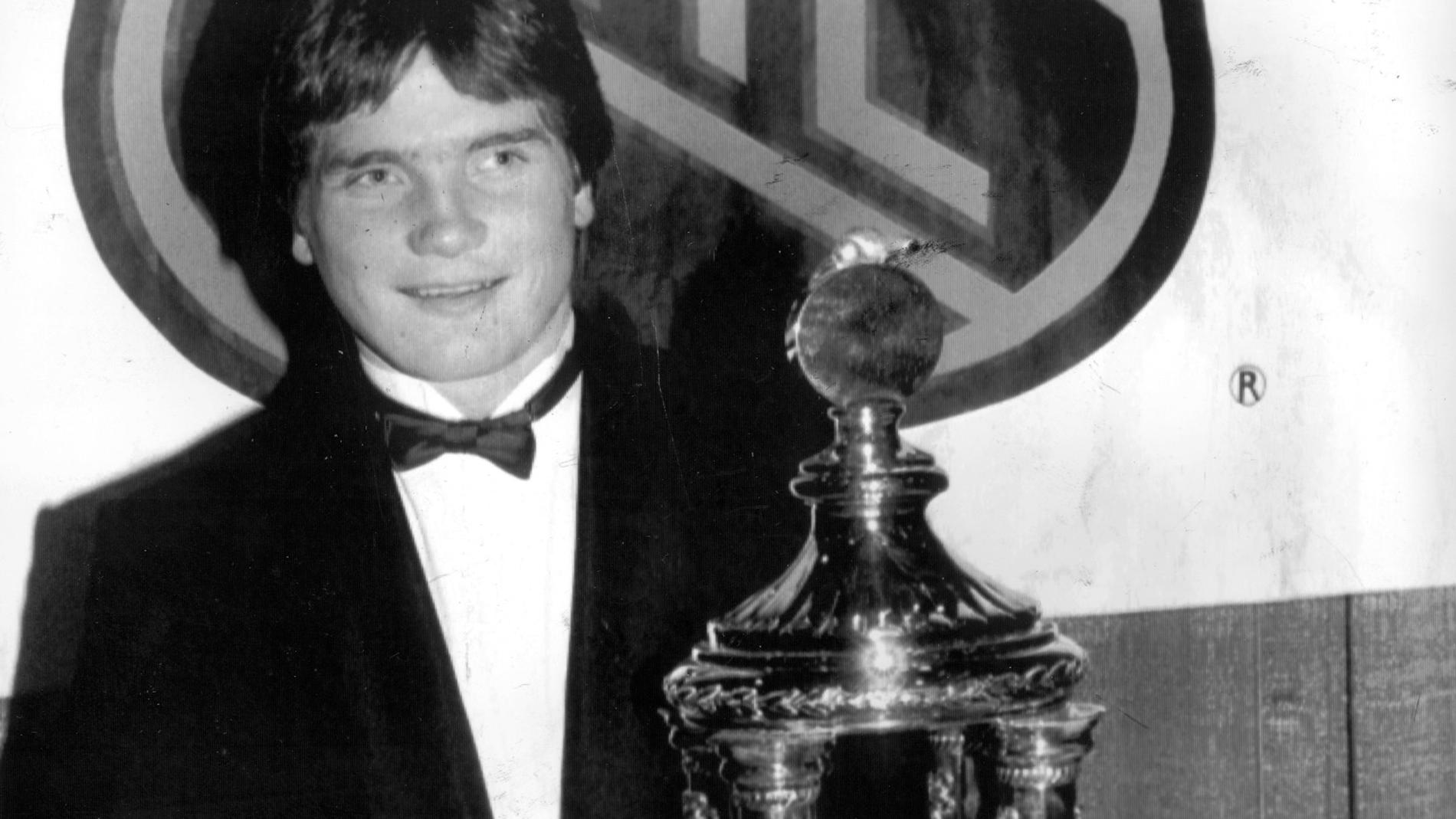 1985 vann Pelle Vezina Trophy – priset till NHL:s bäste målvakt.