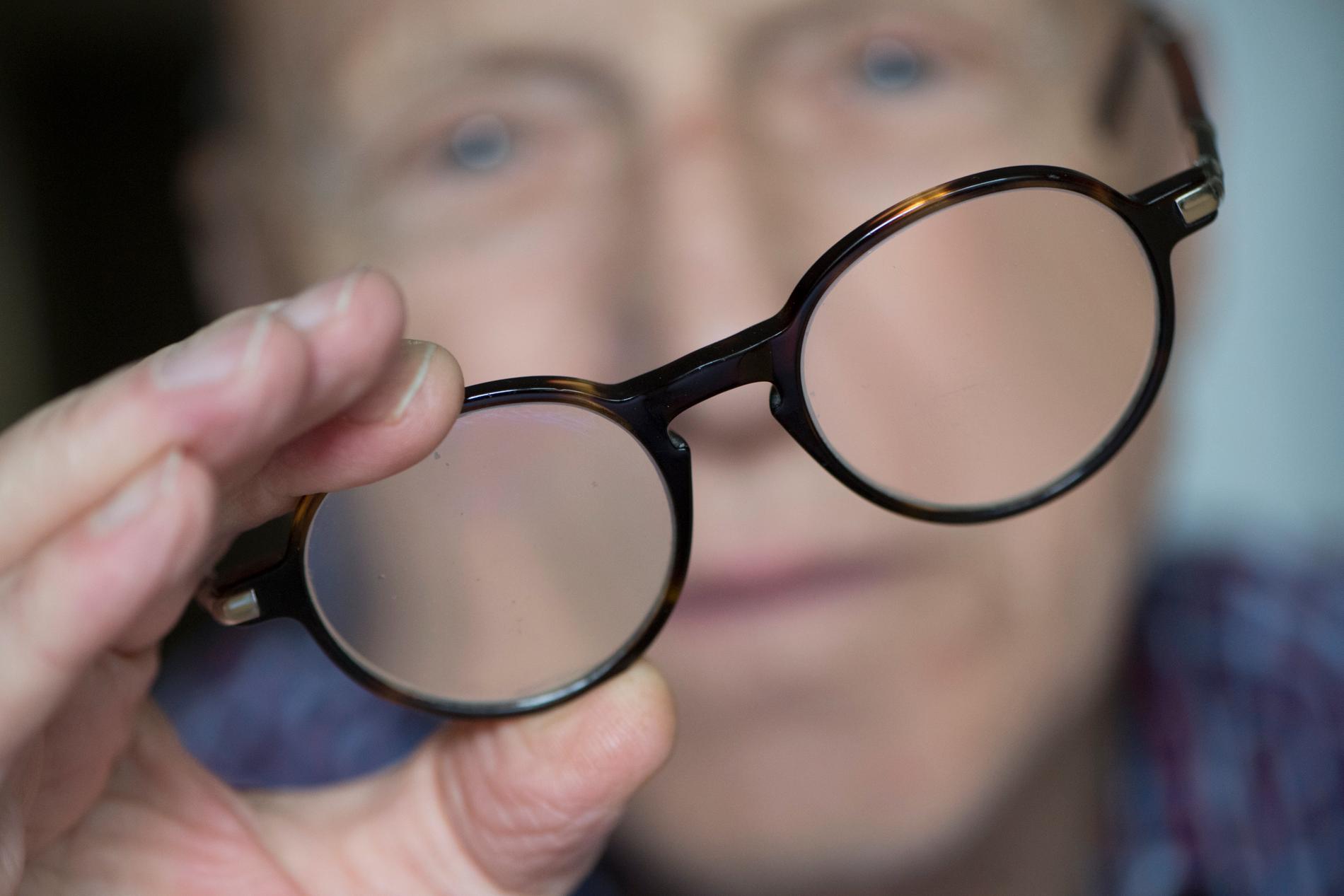 Många äldre ser mycket sämre än de själva tror. En studie visar att sex av tio 70-åringar skulle kunna förbättra sin syn genom att byta styrka på sina glasögon eller skaffa glasögon för första gången. Arkivbild.