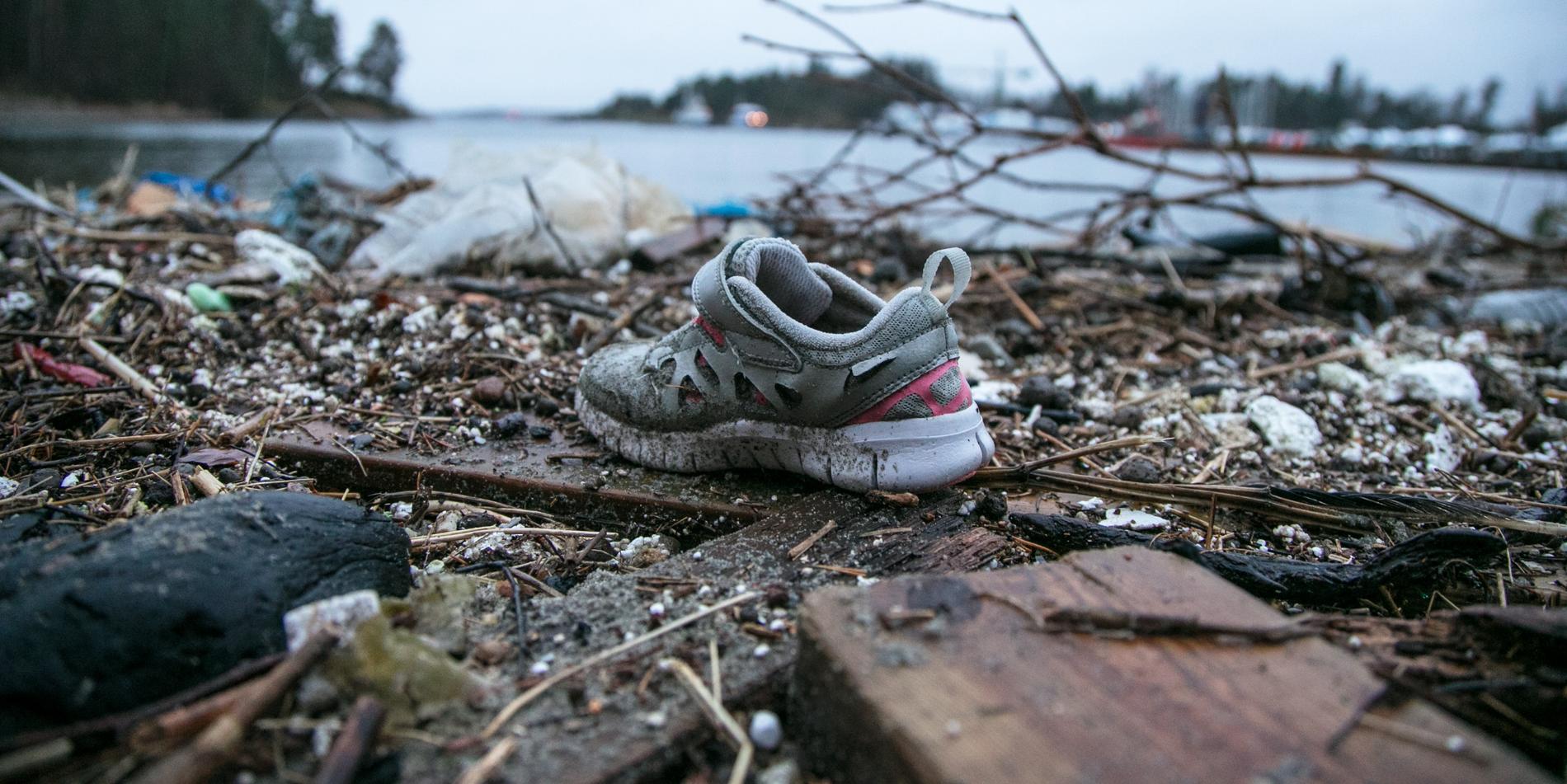 I morgon ska skånska ungdomar ute och städa. Omkring 3000 kuststräckor i Skåne ska rensas från skräp.