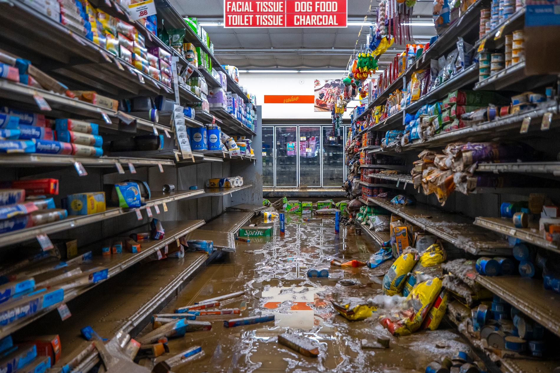 Sönderöversvämmad livsmedelsbutik, Kentucky, USA, augusti 2022. 