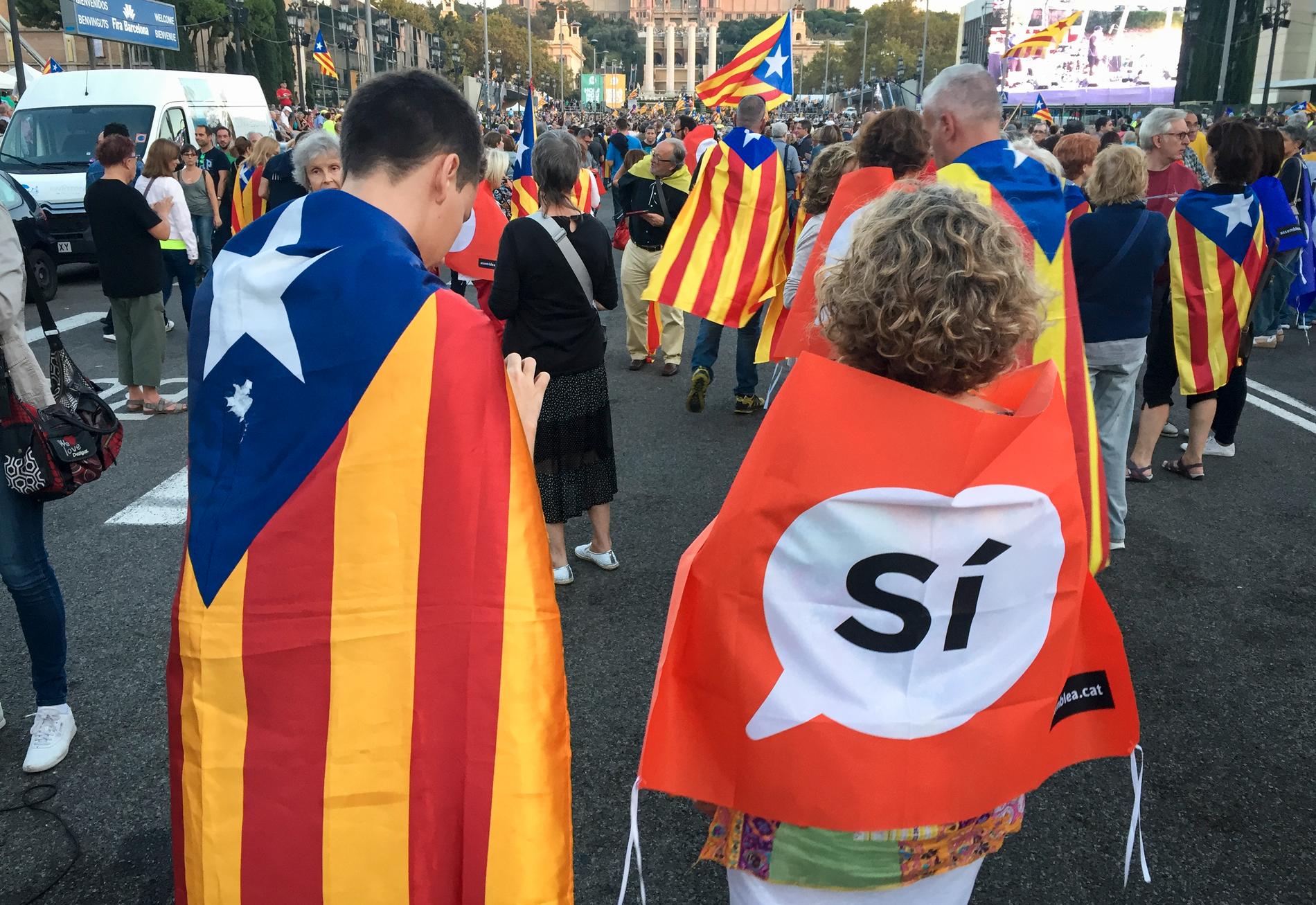 Gatufest när Katalonien röstade om självständighet. 