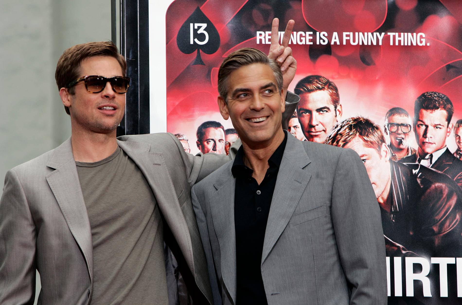 Brad Pitt och George Clooney inför premiären av "Ocean's 13." Arkivbild.