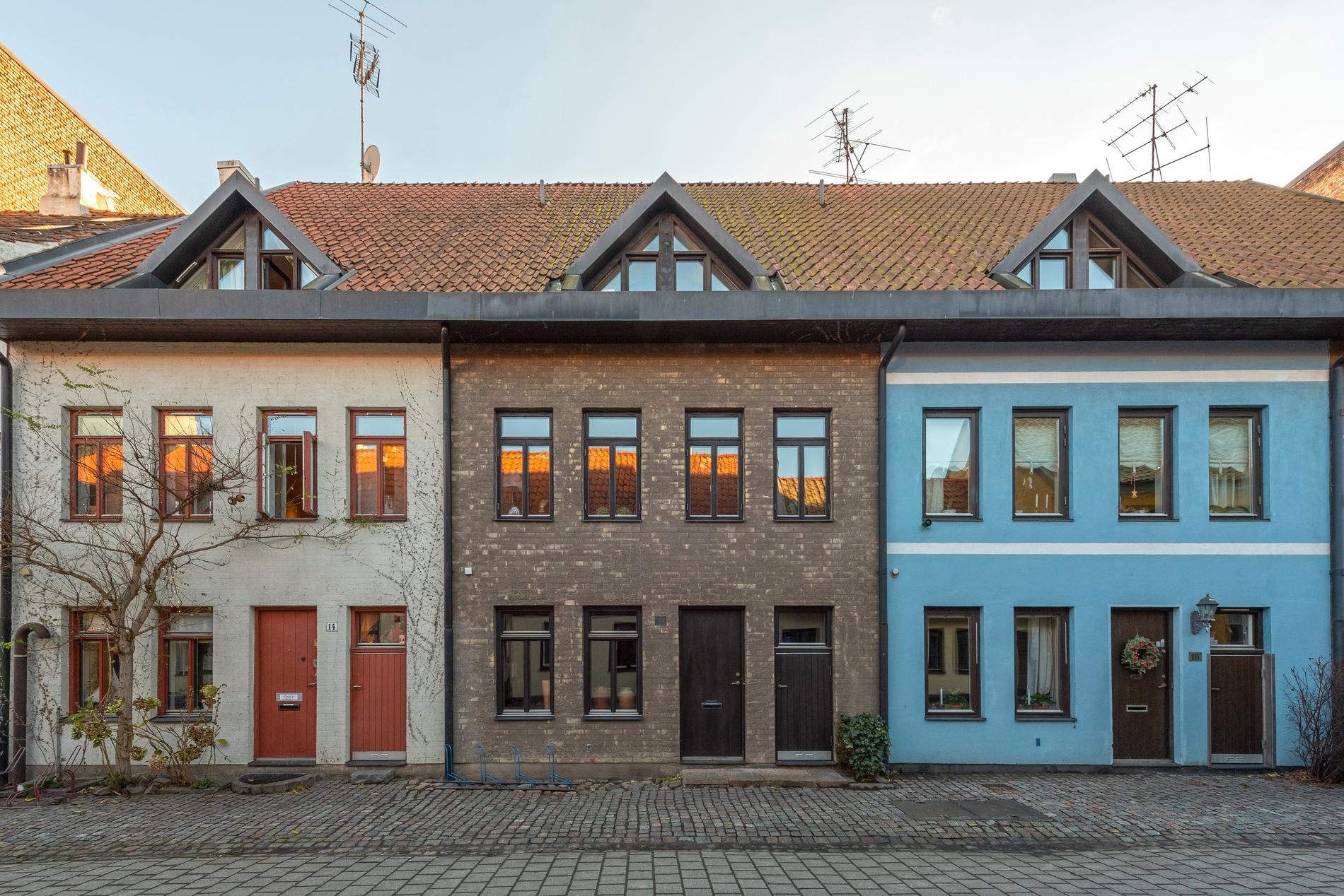 Det mittersta huset på bilden är den näst mest klickade bostaden till salu i Malmö just nu. 