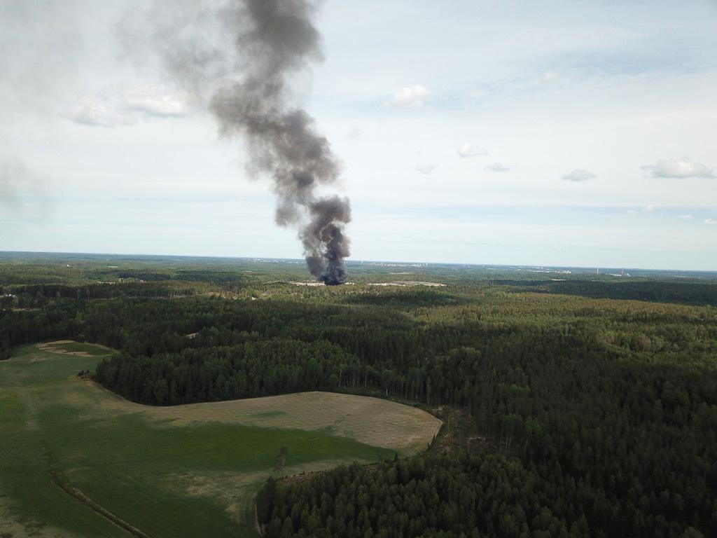 Brand på soptipp i Södertälje.