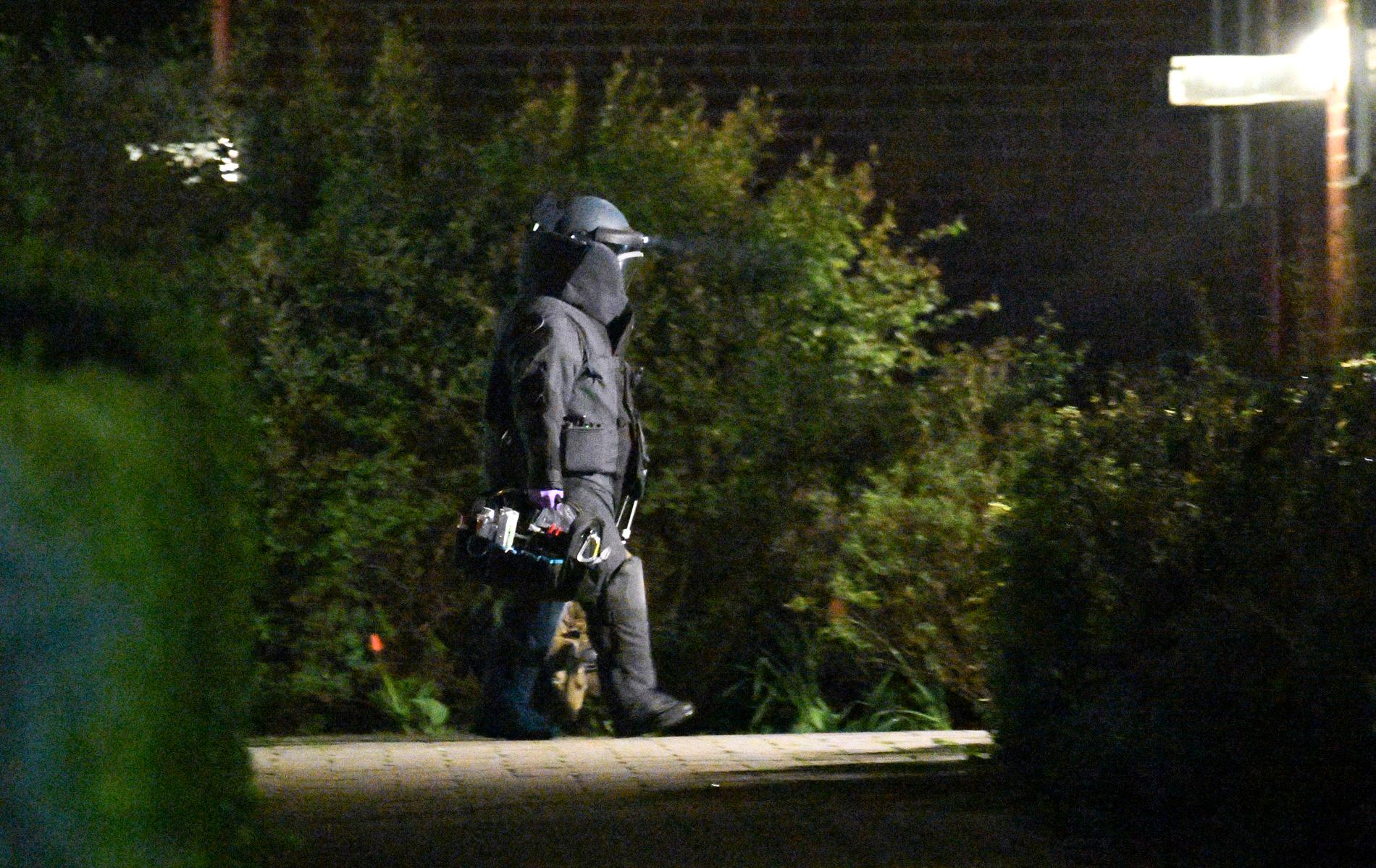 En hemmagjord bomb har hittats i ett trapphus i Malmö.