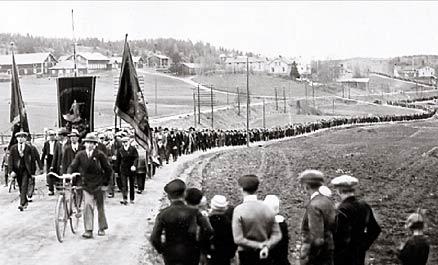 Demonstrationen i Lunde, Ådalen, den 14 maj 1931. Det var då svensk militär sköt mot och dödade fem arbetare. I morgon har hela den svenska arbetarrörelsen anledning att högtidlighålla minnet av de dödade.
