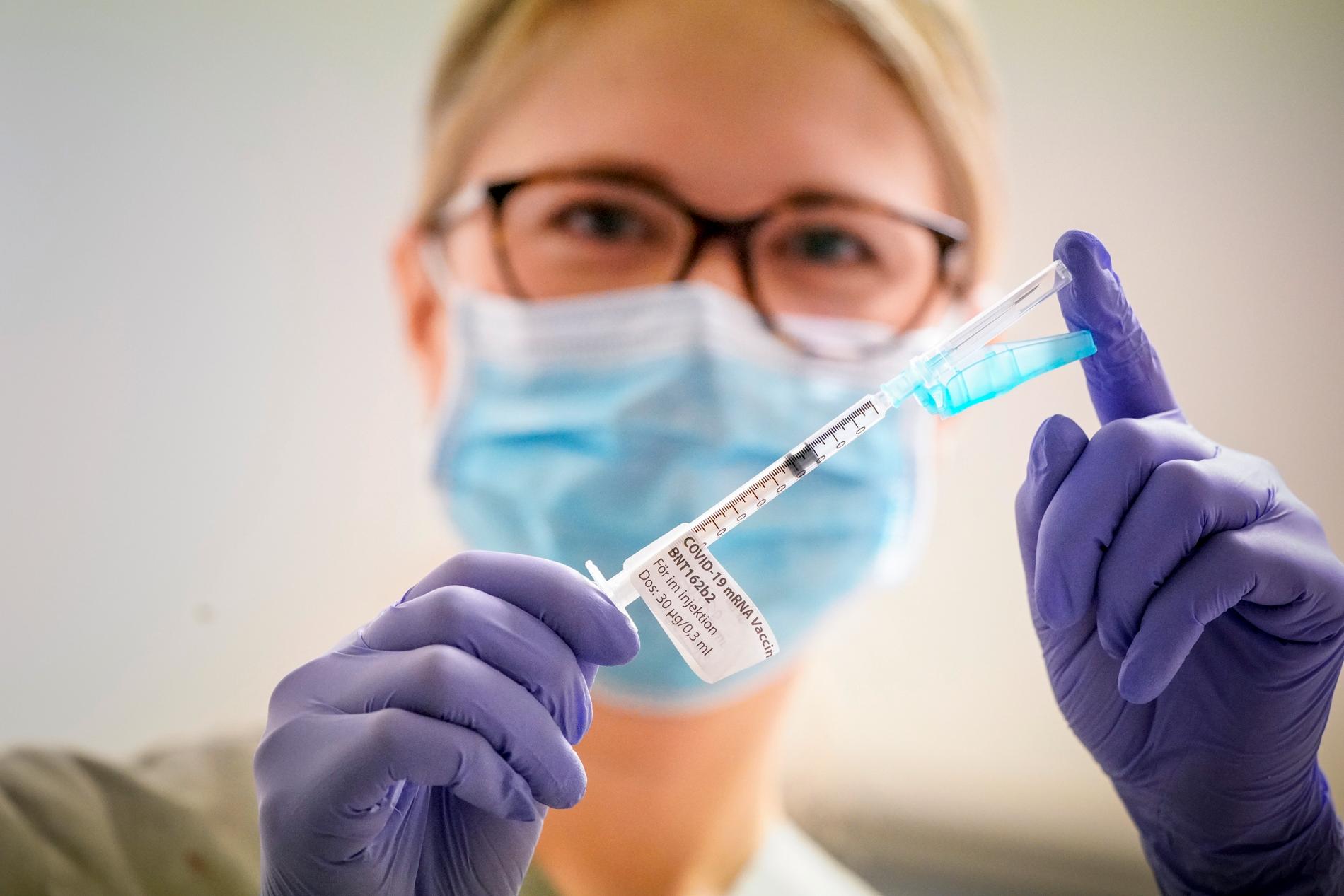 Pfizer Biontechs vaccin mot covid-19 på vårdcentralen i Råå.