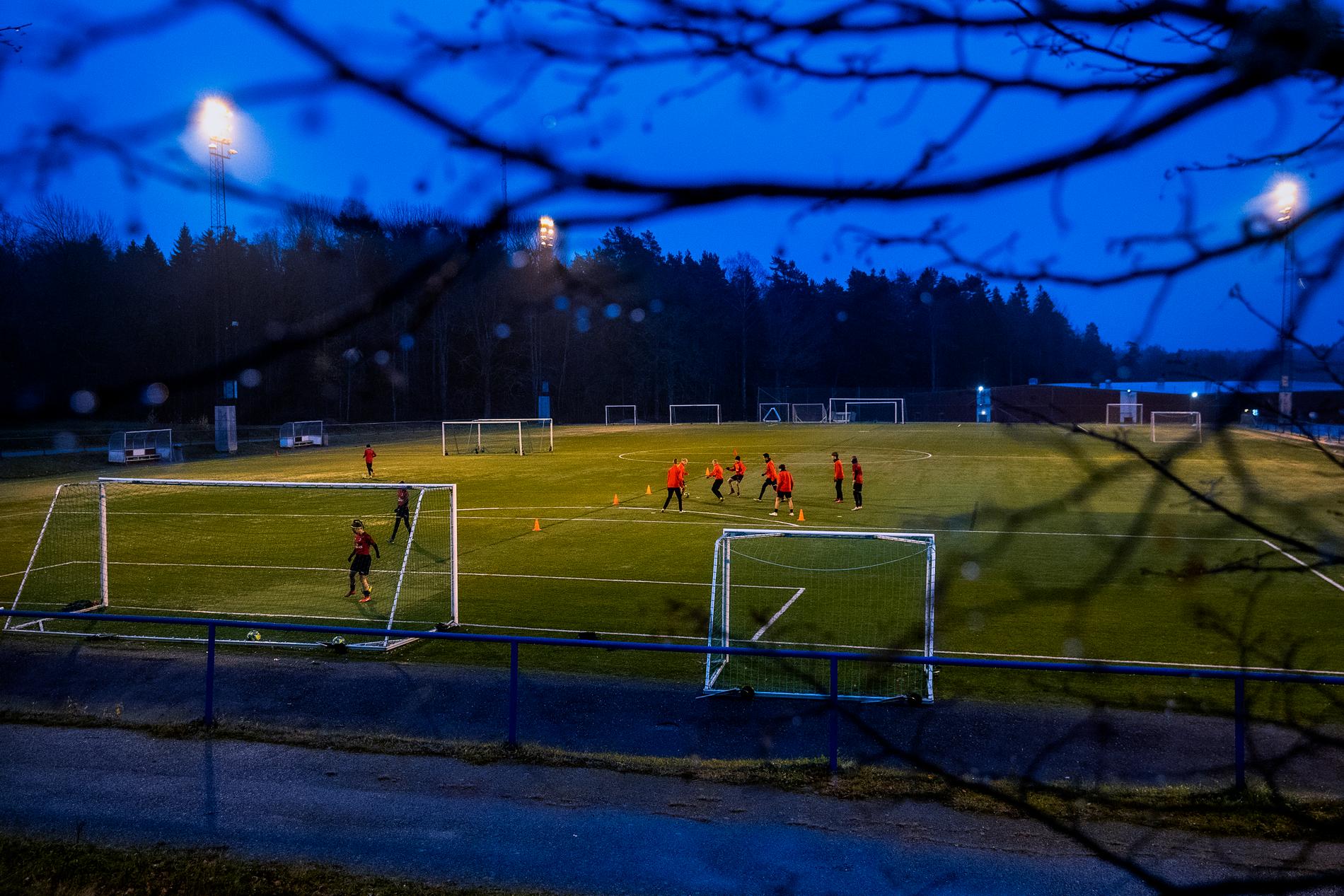 I Nynäshamn har AC Milan blivit en av kommunens lockbeten i skolvalet.