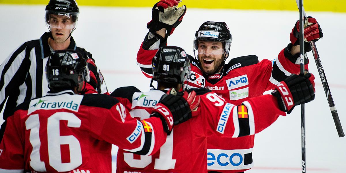 Joey Tenute och Björn Svensson hade show när Malmö Redhawks krossade Södertälje på hemmais med 5-0 i hockeyallsvenskan. Foto: Bildbyrån.