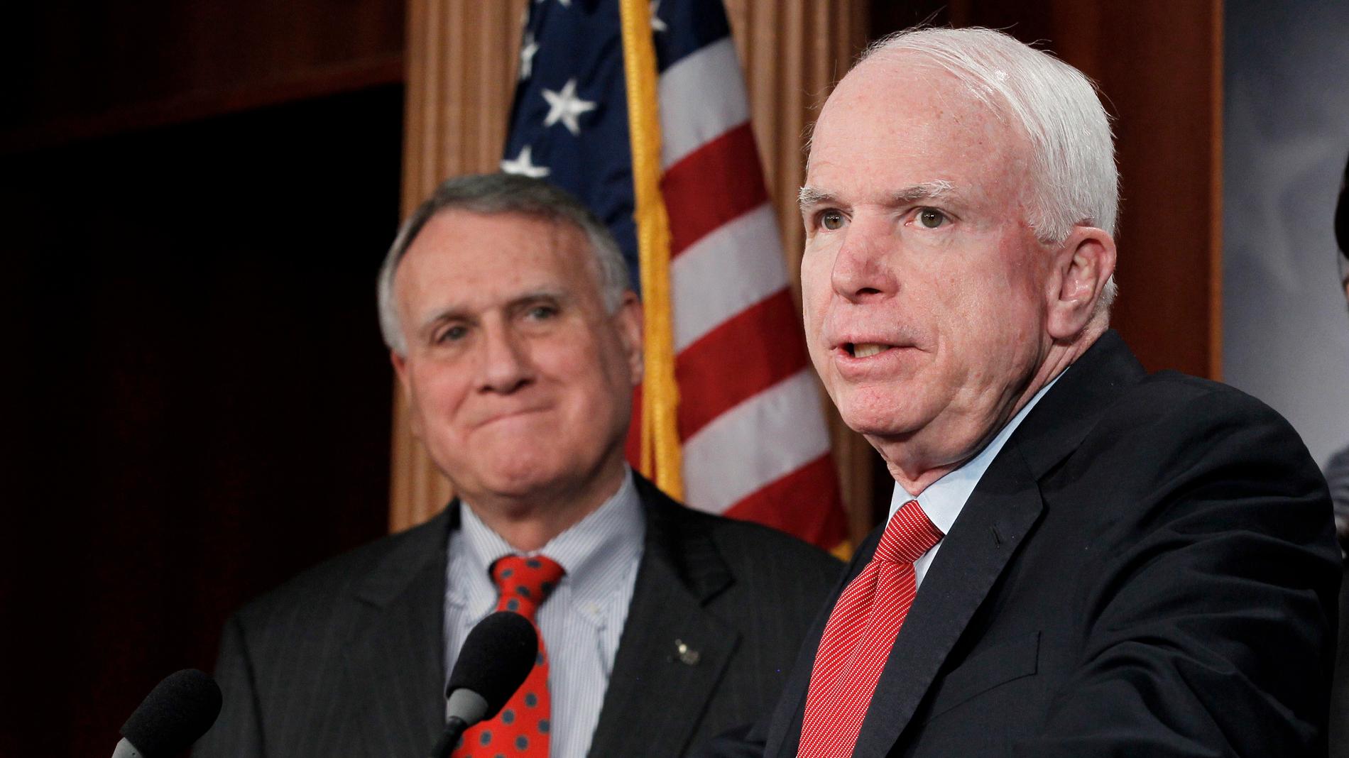 Jon Kyl och John McCain i senaten 2011. Arkivbild.