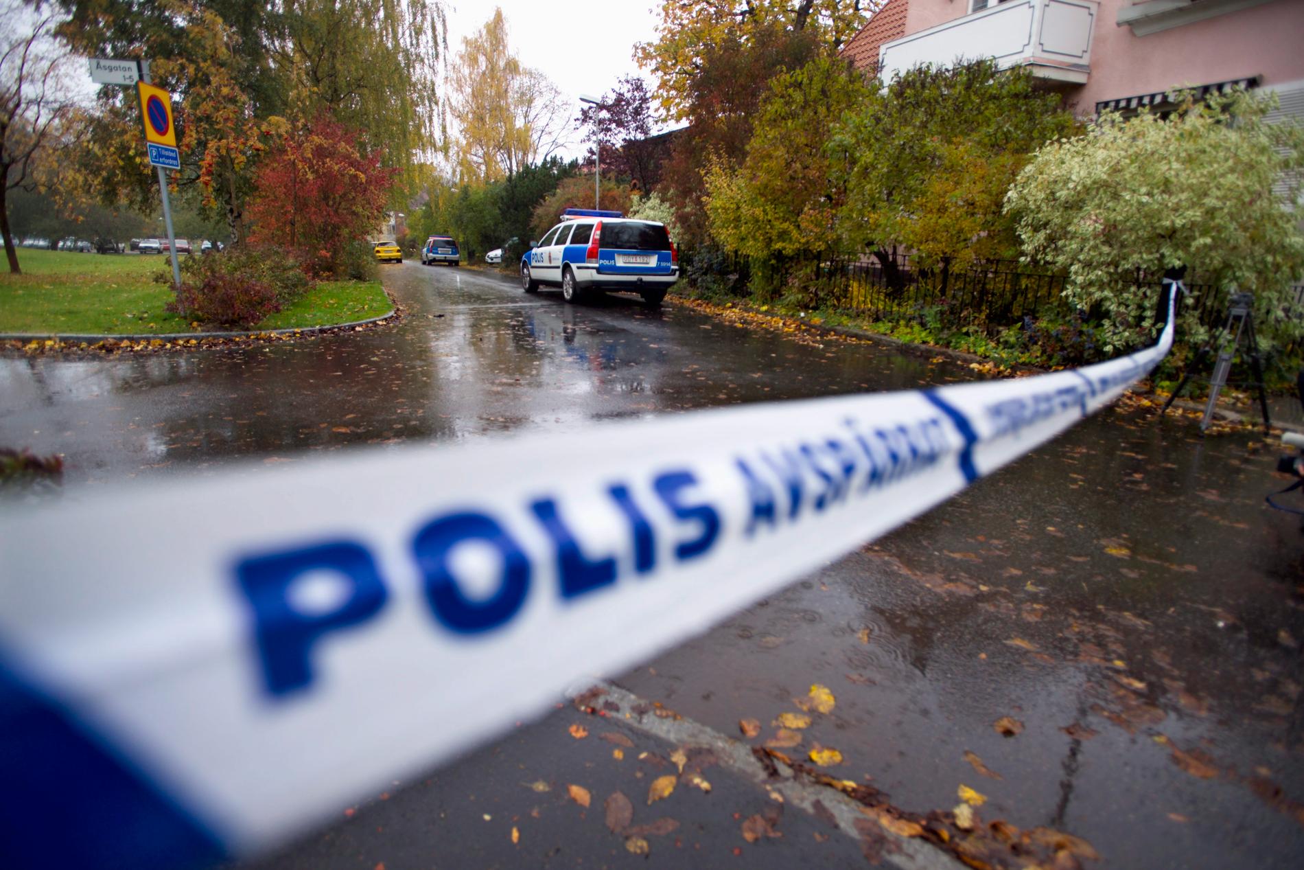 En 8-årig pojke och en 56-årig kvinna knivmördades i Linköping 2004. Nu skildras jakten på mördaren i en ny bok. Arkivbild.